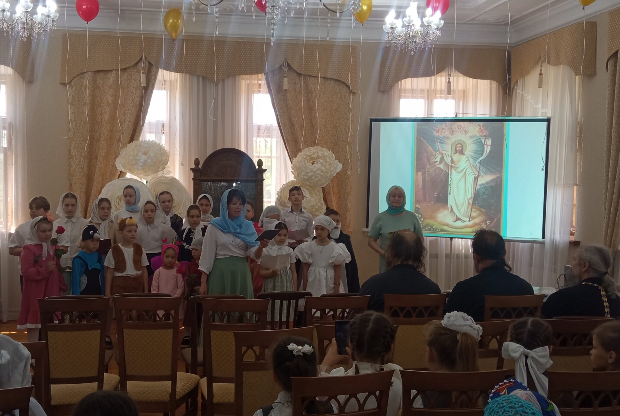 Учащиеся воскресных школ Николаевского и Духовницкого благочиний провели пасхальное мероприятие в Свято-Никольском монастыре