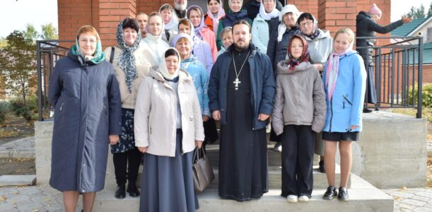 Паломническая поездка воскресной школы «Благовест» и прихожан храма во имя святого апостола и евангелиста Иоанна Богослова в Духовницкое и Николаевское благочиния
