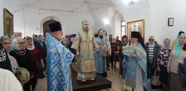 Благочинный Духовницкого округа сослужил епископу Балаковскому и Николаевскому Варфоломею в храме Покрова Пресвятой Богородицы с. Липовка