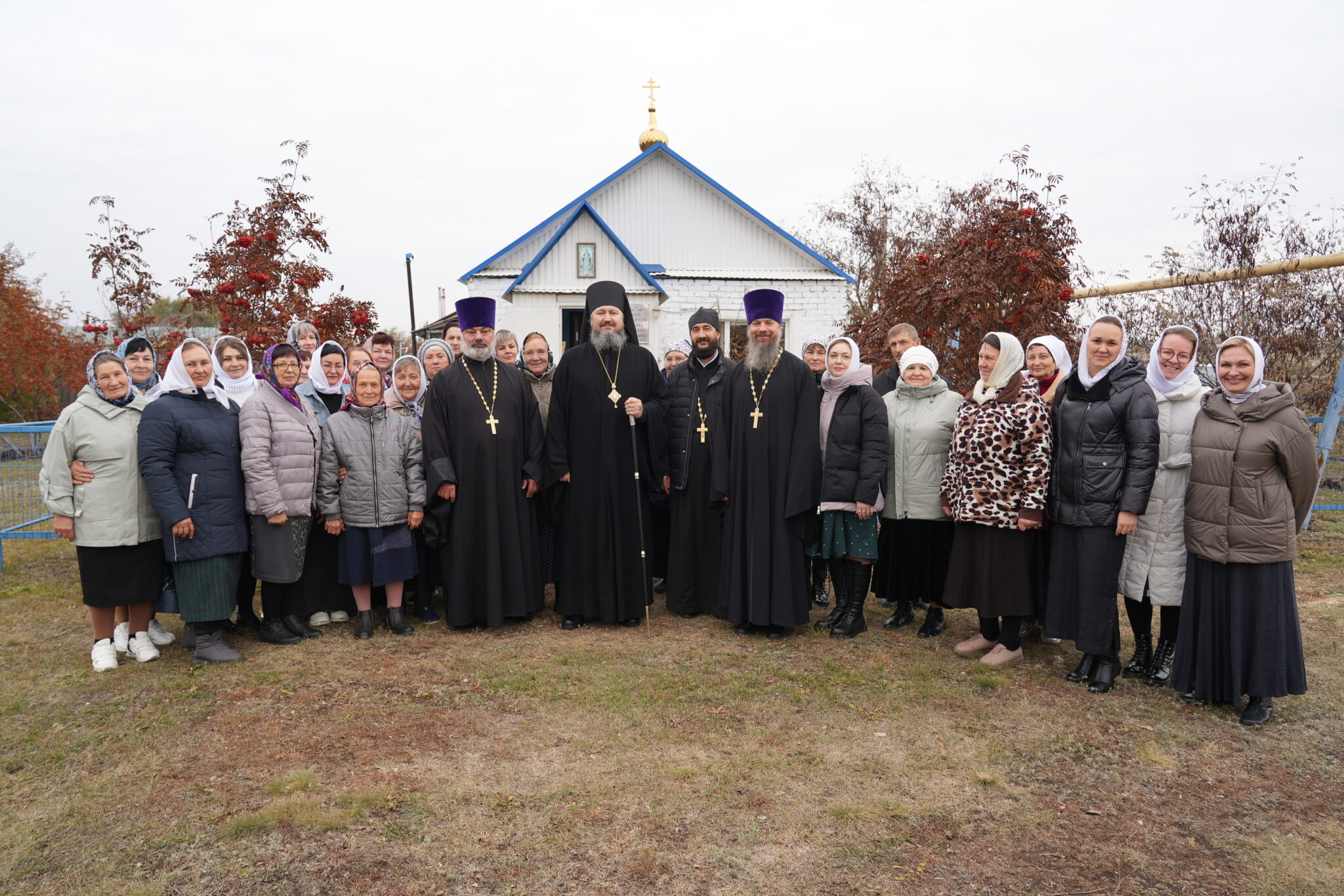 Духовенство благочиния сослужило епископу Балаковскому и Николаевскому Варфоломею в храме Покрова Пресвятой Богородицы с. Бартеневка