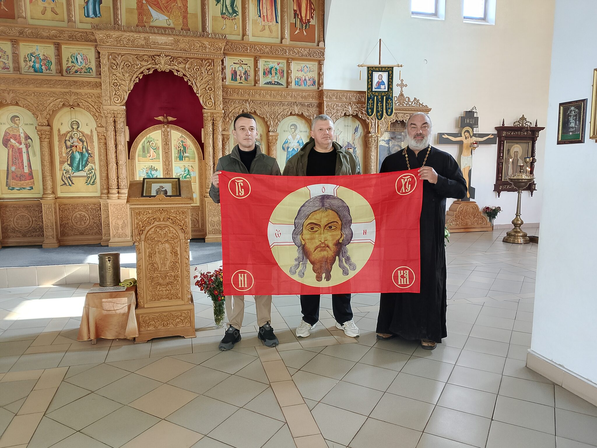 В храм передан Стяг Спаса Нерукотворного